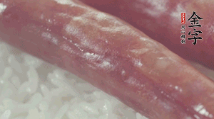 關(guān)上蓋子，煮到米飯露出時(shí)。