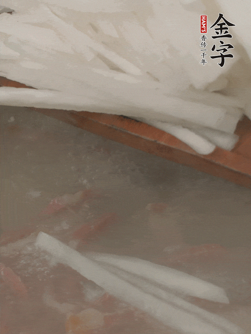 放蘿卜絲，燉5分鐘。