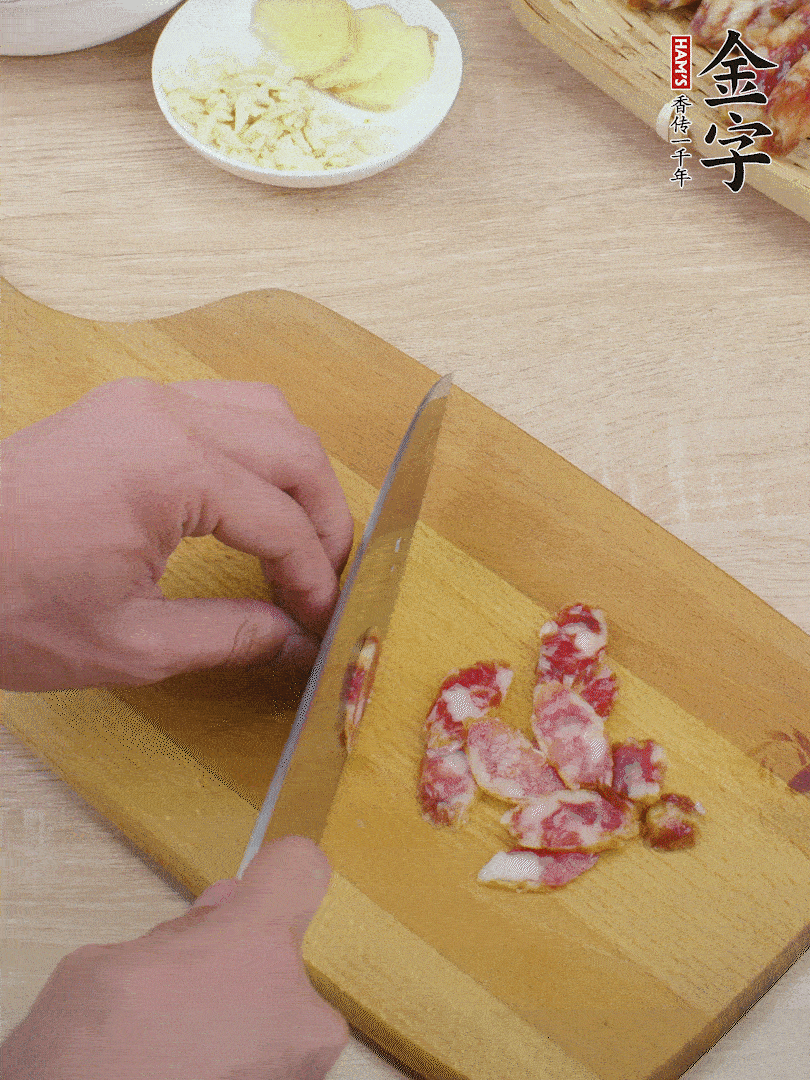 金字土香腸切片。