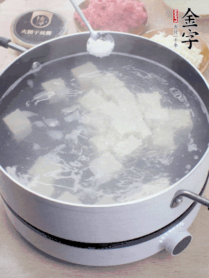 金字火腿上方120g切薄片。