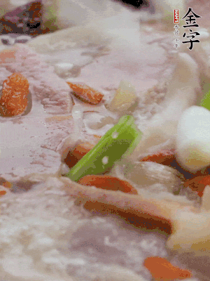 最后下枸杞、蒜白。