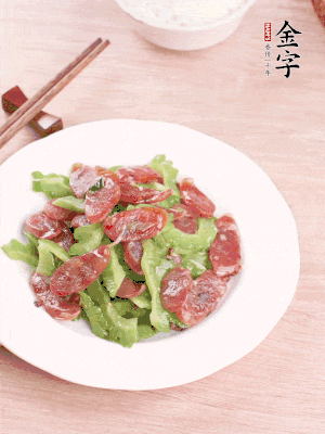 一小撮糖調(diào)味。