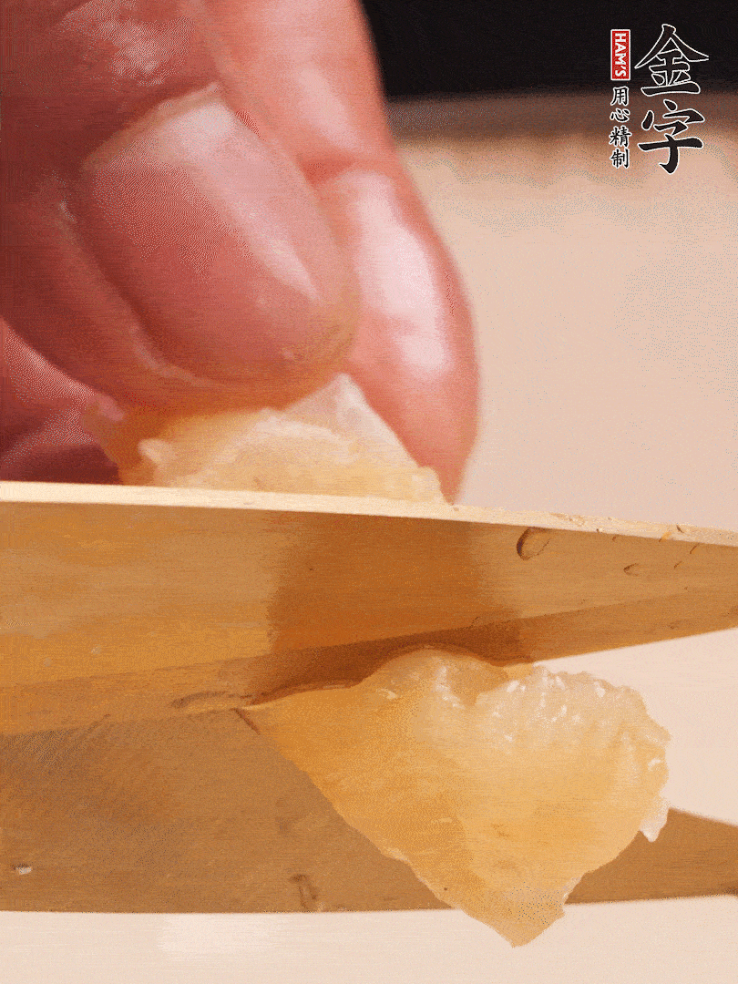 取出放入清水中，清洗表面，再剪成小段