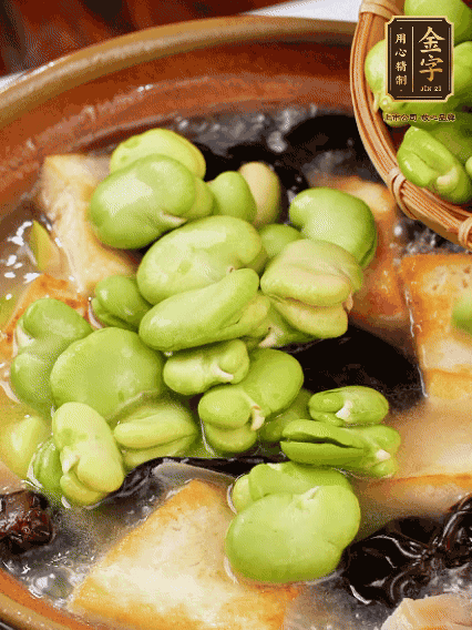 最后可以放豆瓣、木耳煮熟，依照個人口味加點鹽調(diào)味