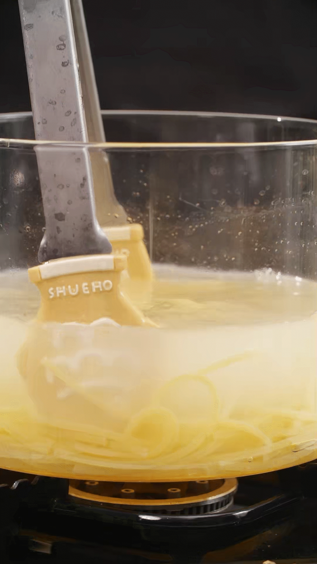 將意面煮熟，到自己喜歡的熟度。撈出過冷水，瀝干
