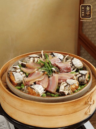 上鍋蒸15分鐘后，放蔥絲，潑熱油